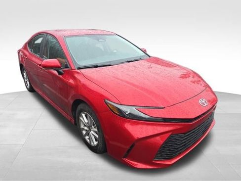 Used 2025 Toyota Camry LE image 7