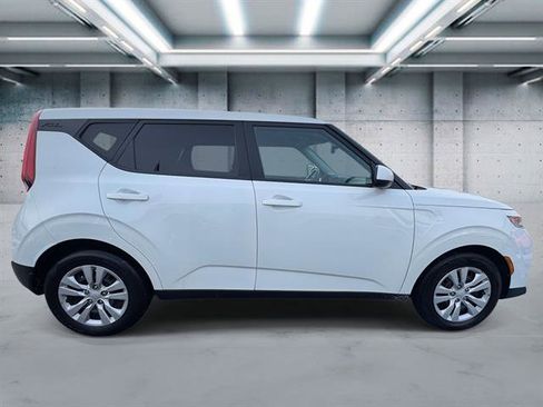 Used 2022 Kia Soul LX image 5