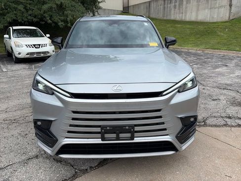 Used 2025 Lexus TX 500h AWD w/ Technology Package image 2