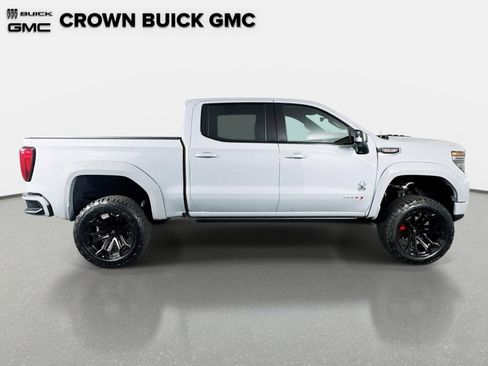 Used 2025 GMC Sierra 1500 AT4 w/ AT4 Premium Package AWD/4WD image 4