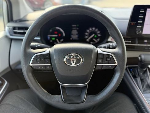 Used 2021 Toyota Sienna LE image 10