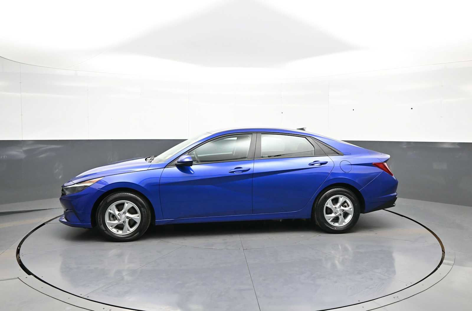 Certified 2023 Hyundai Elantra SE FWD image 8