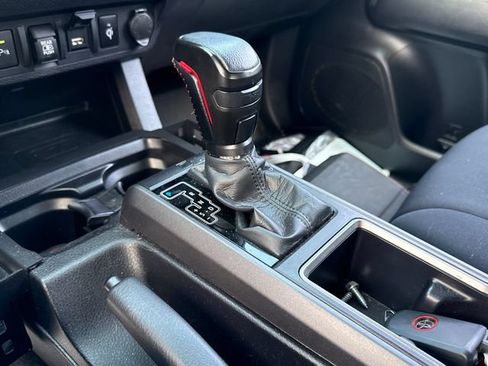 Used 2021 Toyota Tacoma TRD Off-Road w/ Technology Package AWD/4WD image 30