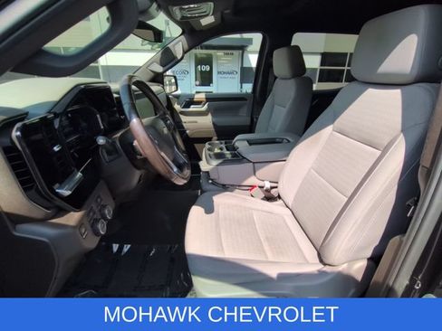 Used 2022 Chevrolet Silverado 1500 LT AWD/4WD image 19