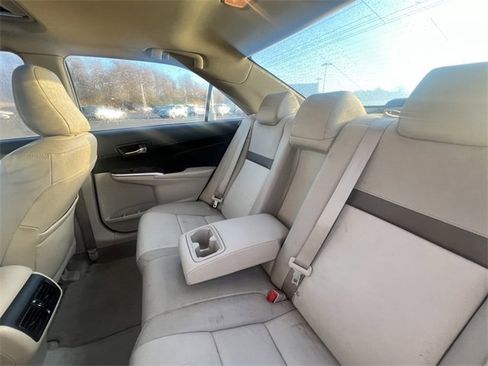 Used 2014 Toyota Camry XLE image 22