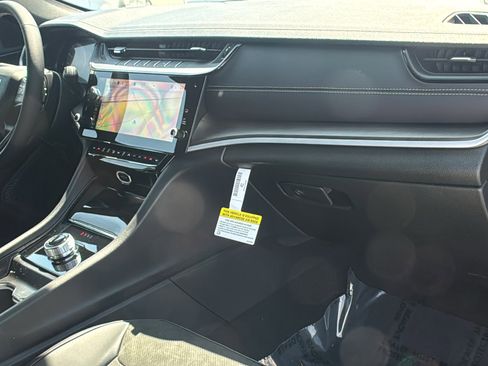 New 2026 Jeep Grand Cherokee Altitude image 10