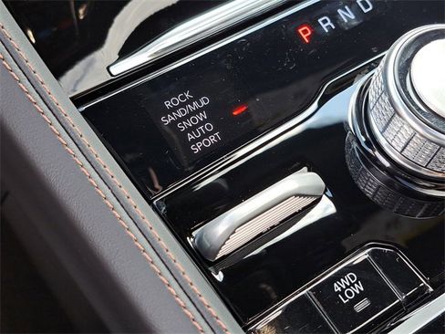 New 2025 Jeep Grand Cherokee Summit image 9