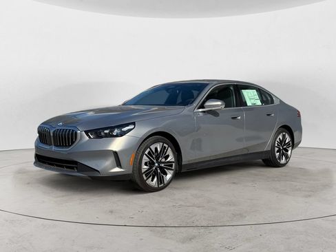 Used 2025 BMW 530i xDrive w/ Premium Package AWD/4WD image 1