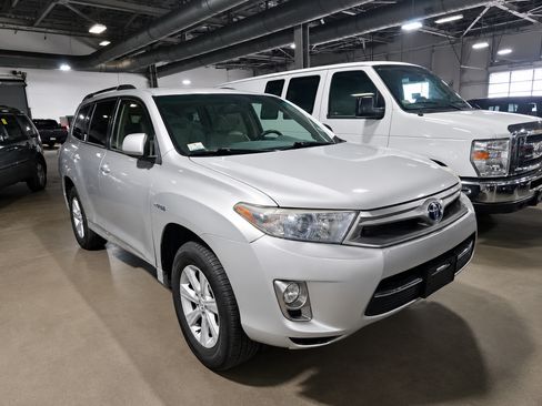 Used 2013 Toyota Highlander 4WD Hybrid image 1
