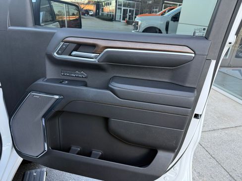 Used 2024 Chevrolet Silverado 1500 High Country w/ Technology Package image 14