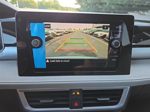 New 2025 Volkswagen Taos SE image 20