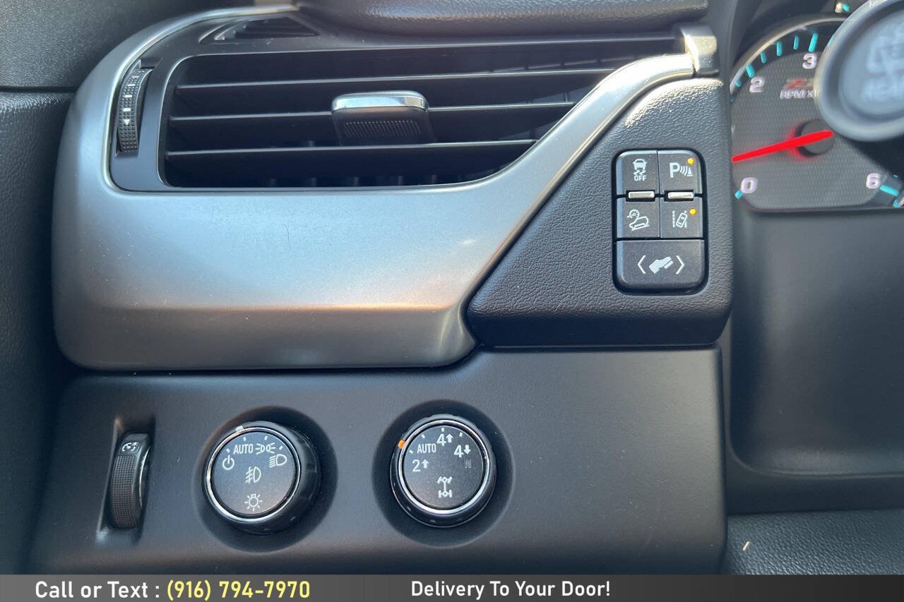 Used 2015 Chevrolet Suburban LT AWD/4WD image 28