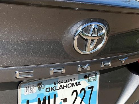 Used 2018 Toyota Camry SE FWD image 30