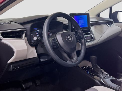 Used 2024 Toyota Corolla LE image 7