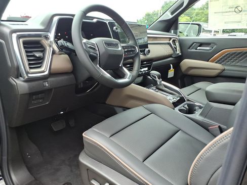 New 2026 GMC Canyon Denali w/ LPO, Denali Black Edition AWD/4WD image 10