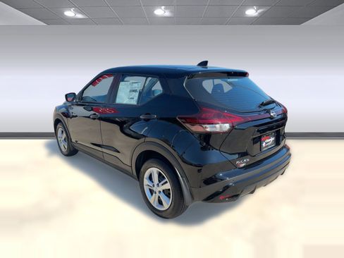 New 2025 Nissan Kicks Play S image 3