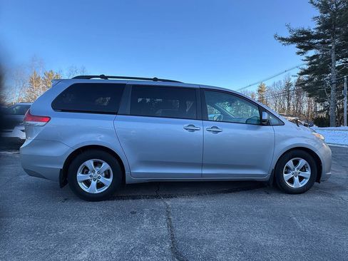 Used 2012 Toyota Sienna LE w/ Towing Pkg image 10