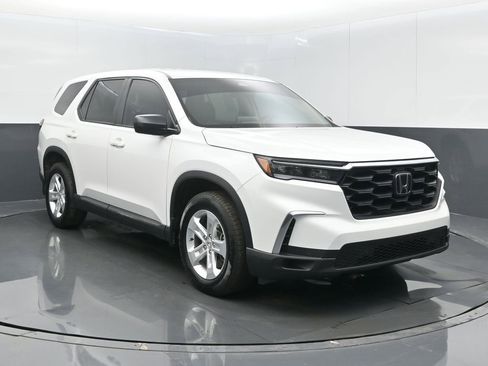 Used 2024 Honda Pilot LX image 2