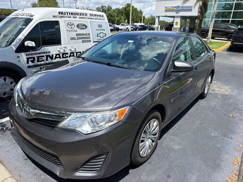 Used 2014 Toyota Camry LE FWD image 1