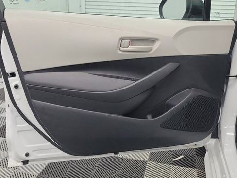 Used 2025 Toyota Corolla LE FWD image 18