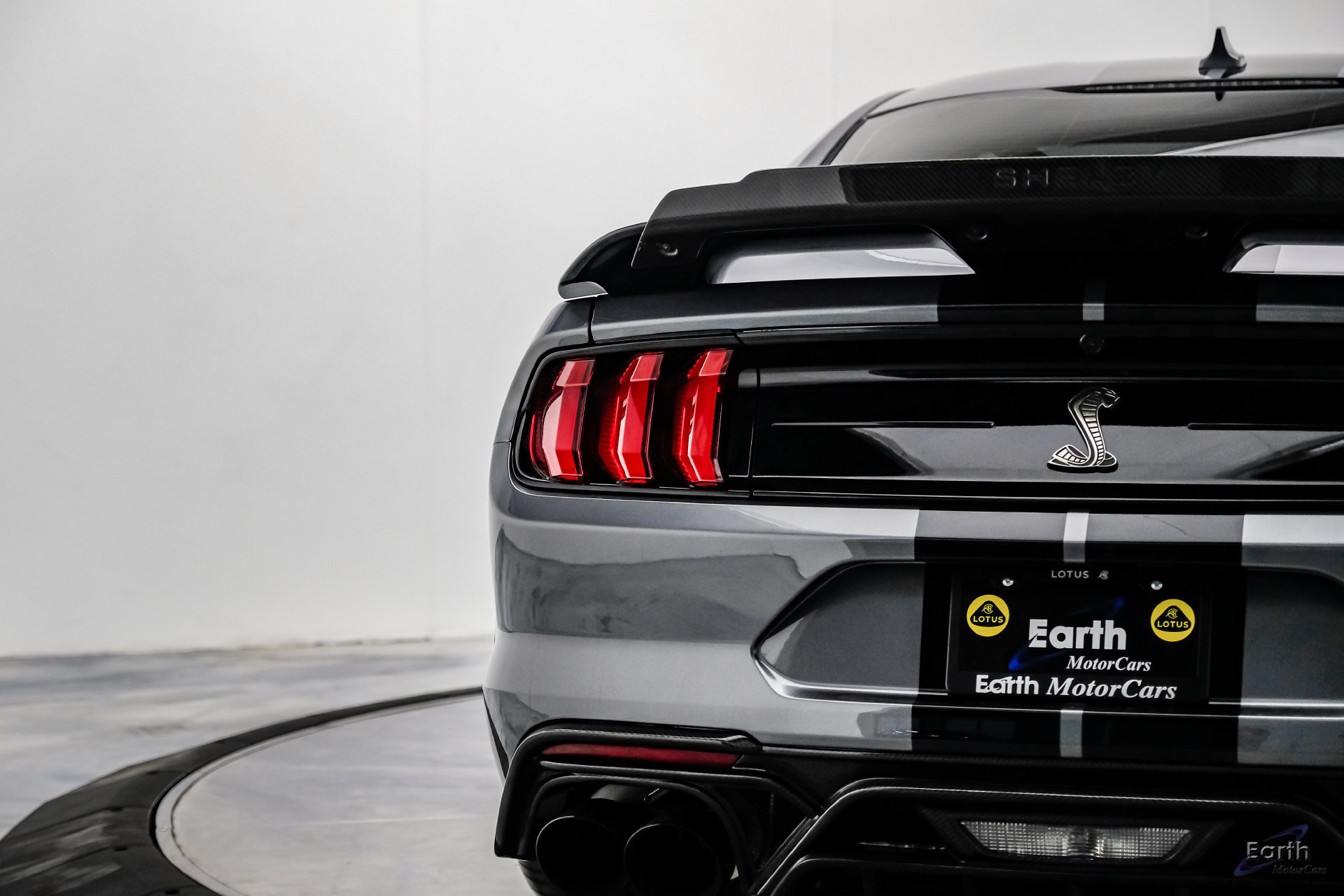 Used 2021 Ford Mustang Shelby GT500 w/ Technology Package RWD image 15