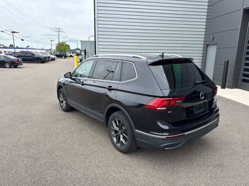 Used 2023 Volkswagen Tiguan SE AWD/4WD image 3