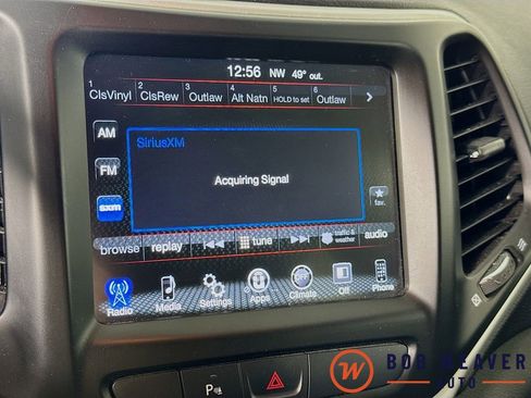 Used 2018 Jeep Cherokee Trailhawk AWD/4WD image 15