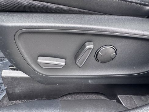 Used 2024 Ford Escape SE image 25