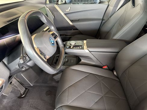 Used 2023 BMW iX xDrive50 AWD/4WD image 4