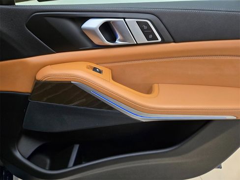 Used 2022 BMW X5 xDrive40i w/ M Sport Package image 28