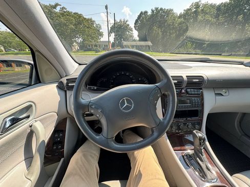 Used 2004 Mercedes-Benz C 240 Sedan image 21