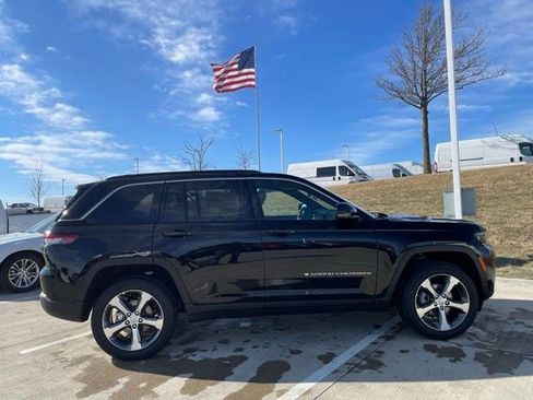 New 2026 Jeep Grand Cherokee Limited w/ Trailer Tow Package AWD/4WD image 7