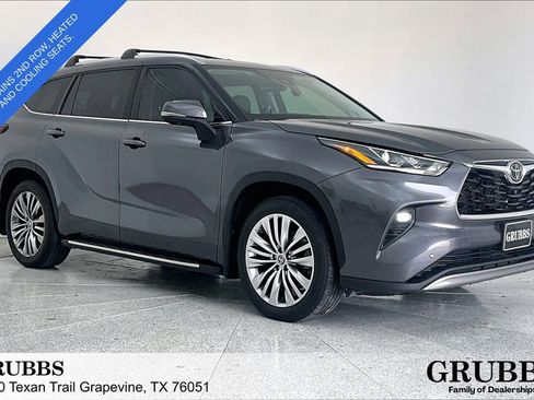 Used 2024 Toyota Highlander Platinum FWD image 1