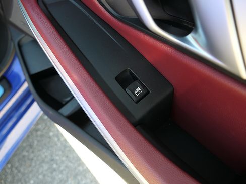 Used 2023 BMW 330i Sedan w/ M Sport Package RWD image 25