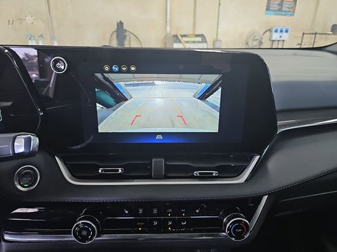 Used 2025 Chevrolet Equinox LT FWD image 21