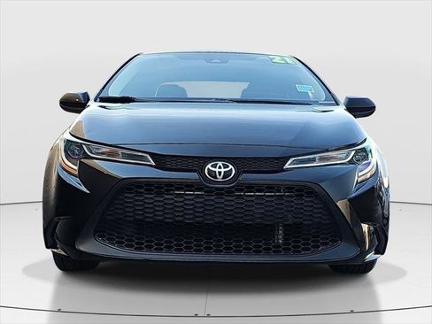 Used 2021 Toyota Corolla LE image 2