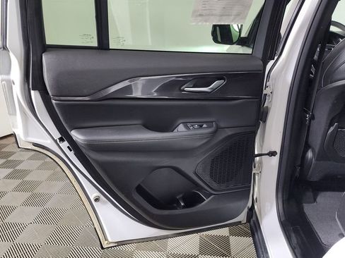 Used 2023 Jeep Grand Cherokee Altitude image 28