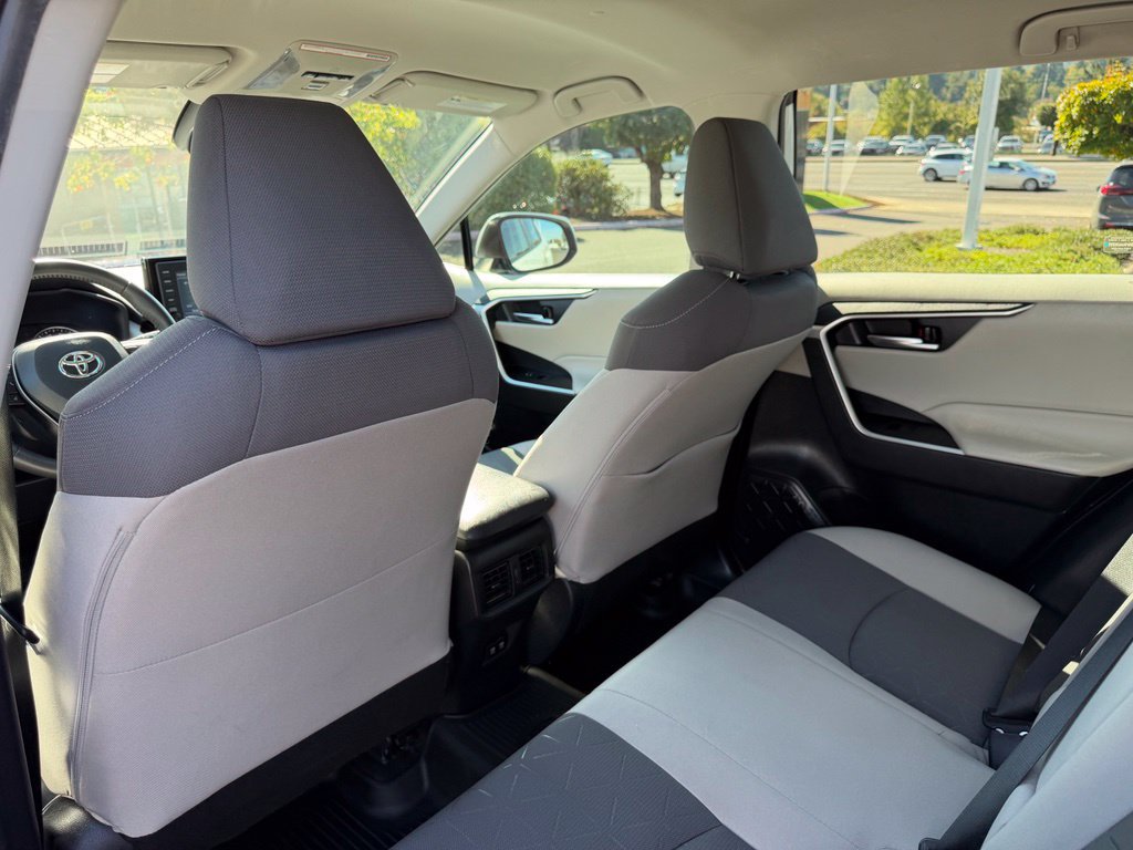 Used 2020 Toyota RAV4 XLE w/ XLE Grade Weather Package AWD/4WD image 31