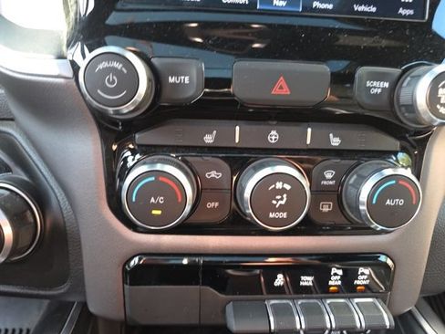 Used 2022 RAM 1500 Big Horn AWD/4WD image 10