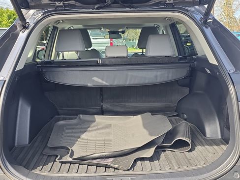 Used 2021 Toyota RAV4 XLE Premium image 9