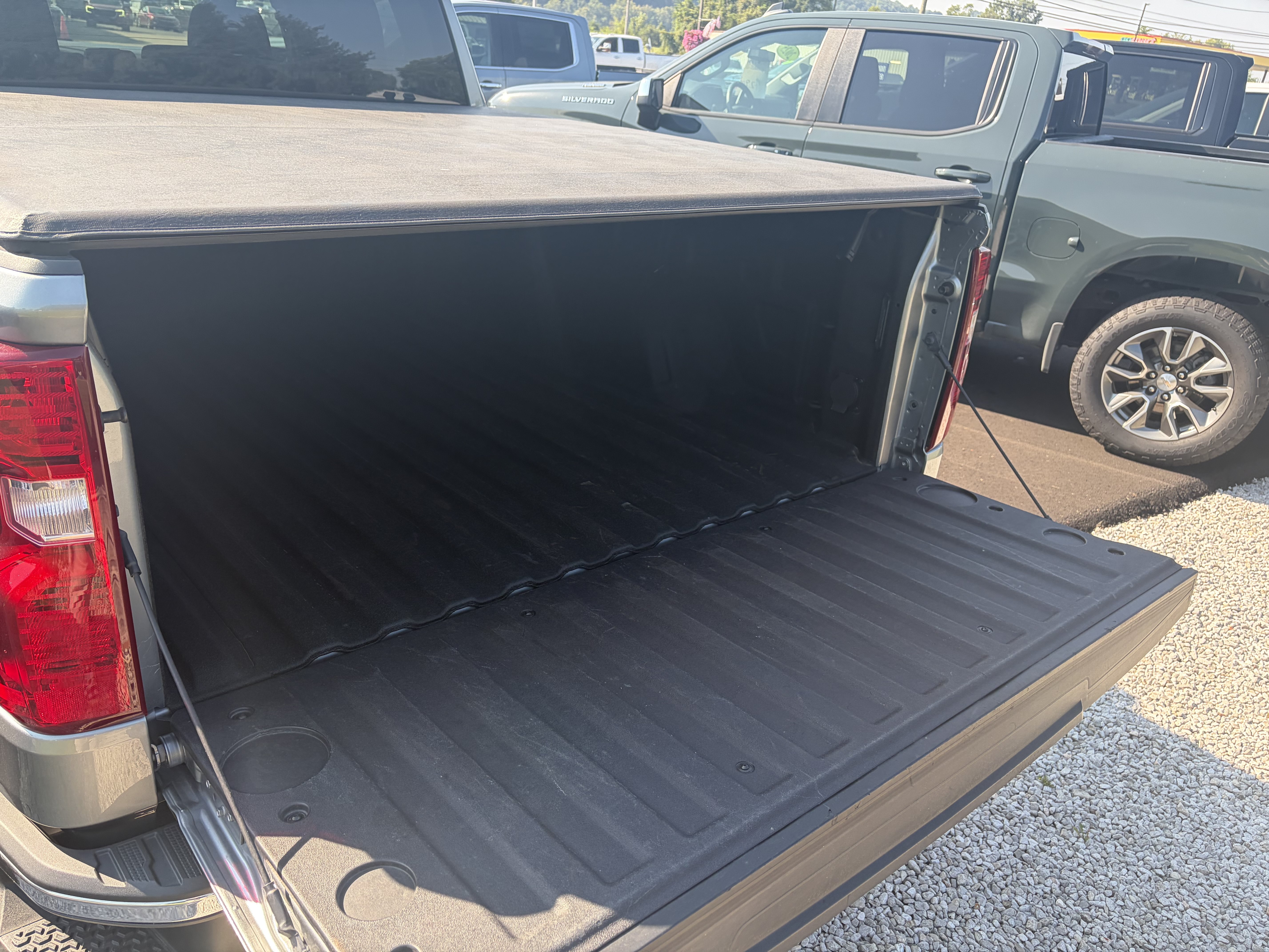 Used 2023 Chevrolet Silverado 1500 LT AWD/4WD image 4