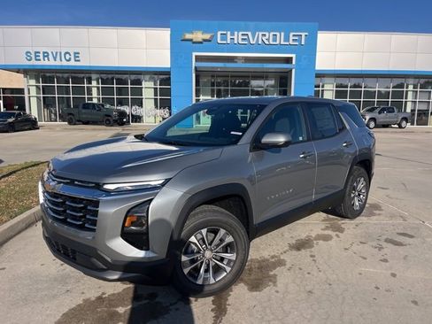 New 2026 Chevrolet Equinox LT image 2