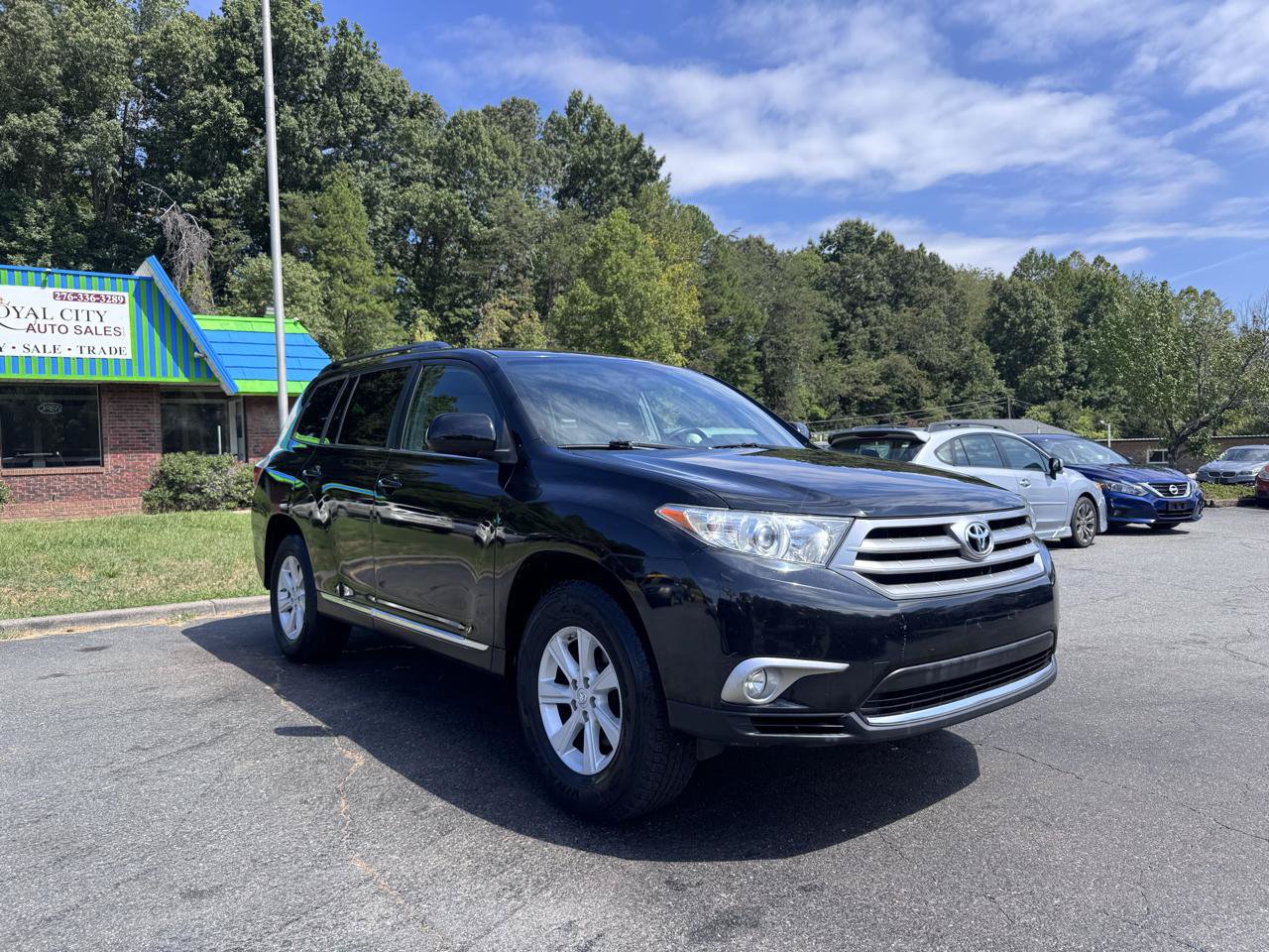 Used 2013 Toyota Highlander Plus FWD image 3