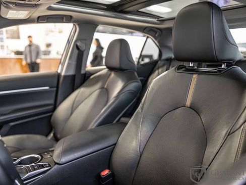 Used 2020 Toyota Camry XLE image 17