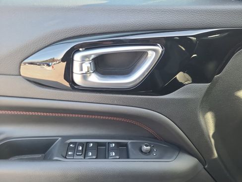 New 2026 Jeep Compass Trailhawk image 32