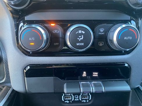 Used 2022 RAM 1500 Big Horn AWD/4WD image 16