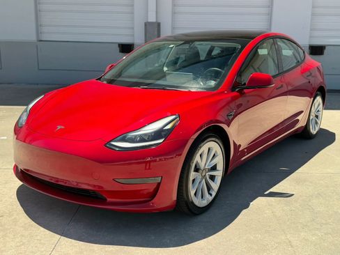 Used 2023 Tesla Model 3 Standard Range RWD image 1