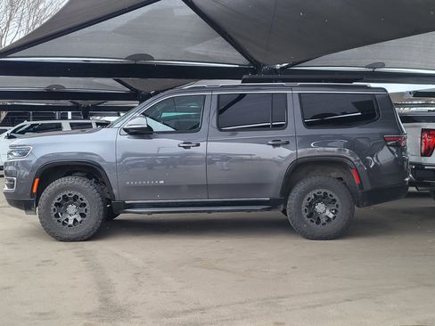 Used 2022 Jeep Wagoneer Series III image 2