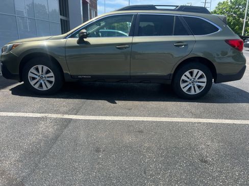 Used 2019 Subaru Outback 2.5i Premium AWD/4WD image 3