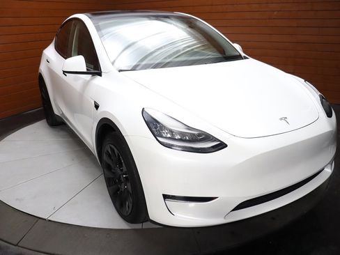 Used 2023 Tesla Model Y Long Range image 55
